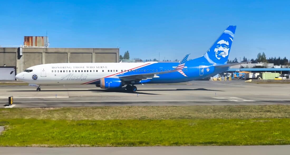 Alaska Airlines 737 Honoring Military