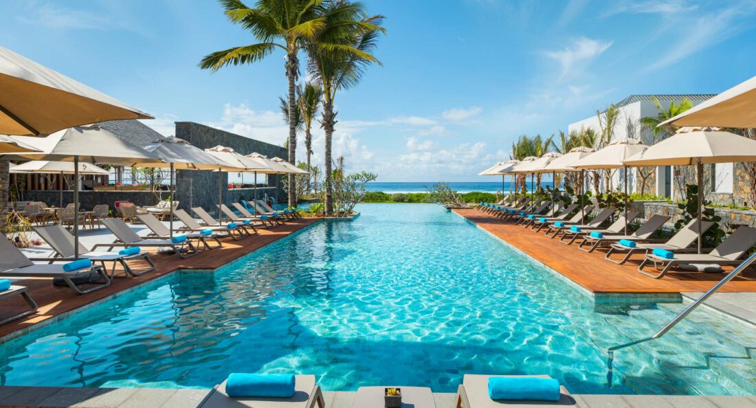 Anantara Mauritius pool 1920x1037