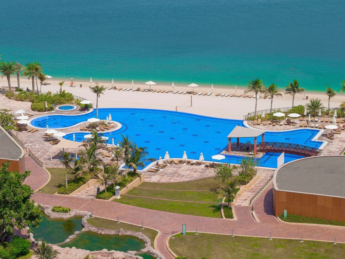 Andaz Dubai P029 Infinity Pool and Beach.4x3