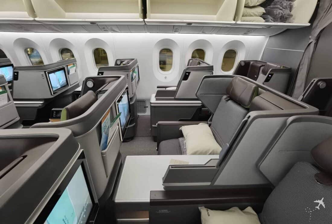 EVA Air Business TPE MUC mit Gepaeckfaechern