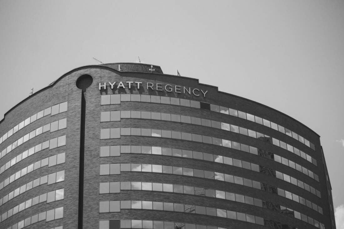 Hyatt Regency Cincinnati graustufen 1100x733