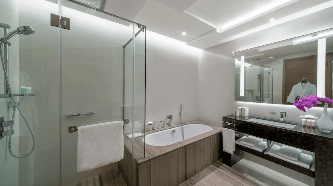 Hyatt Regency Dubai Creek Heights Standard King Bathroom