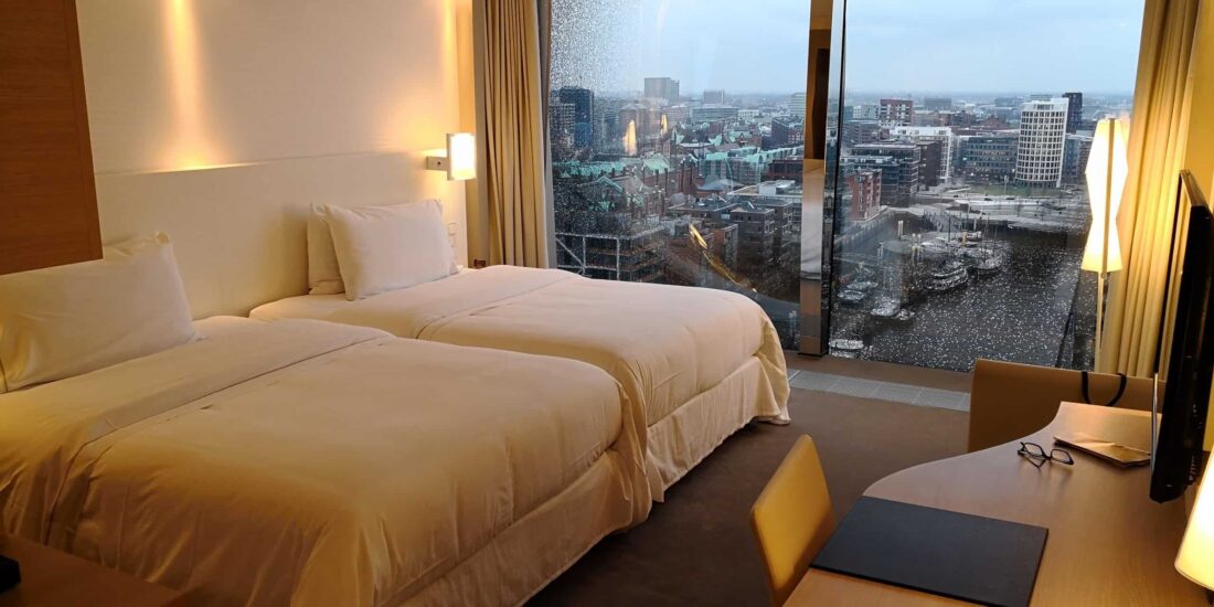 Westin Elbphilharmonie Zimmer mit Außenblick