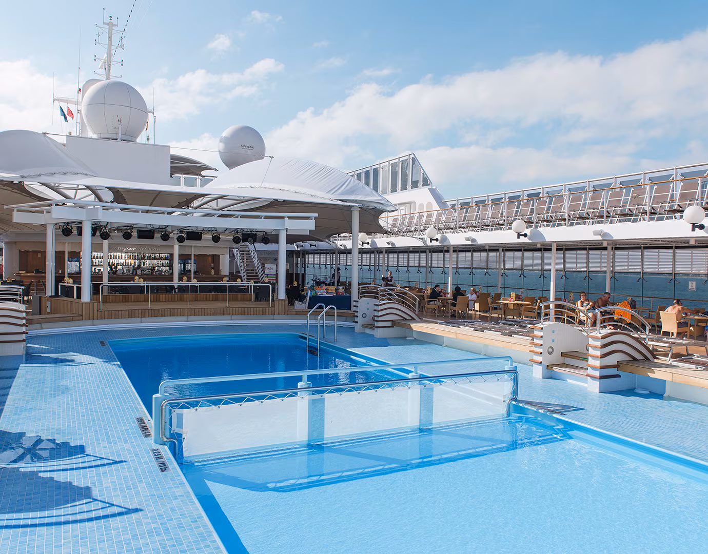 MSC Lirica lx entertainment pool area 01