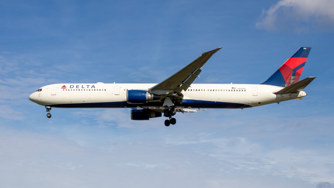 Delta Air Lines Boeing 767-400ER N828MH approaching London Heathrow Airport (LHR).