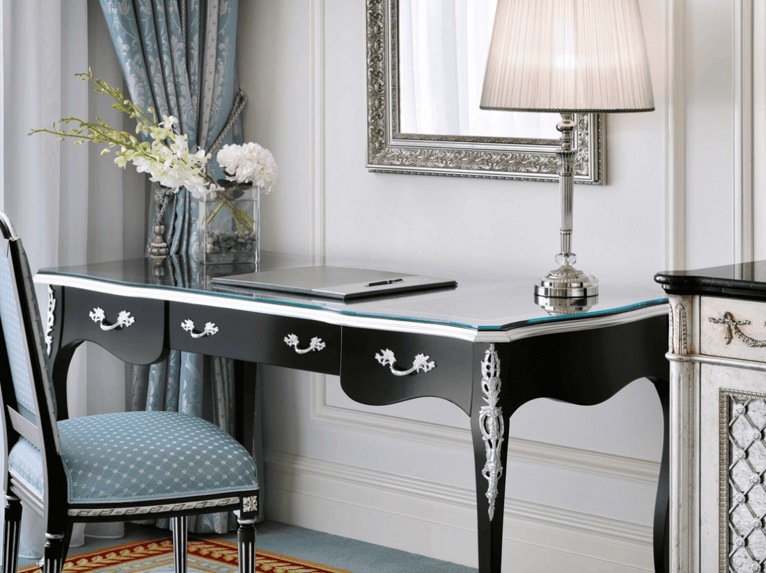 Raffles The Palm Dubai Desk