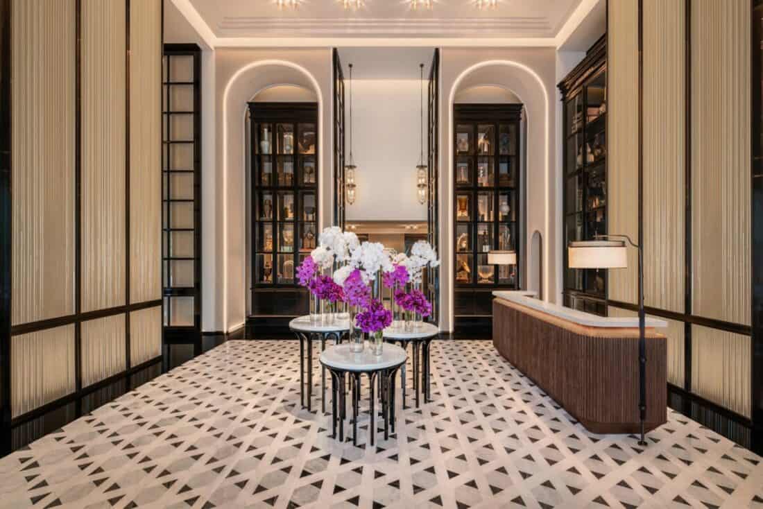 Ritz Carlton Bangkok concierge counter 20528 Classic Hor