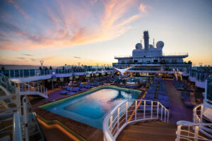 Sky Princess Pool Deck ยฉPrincess Cruises