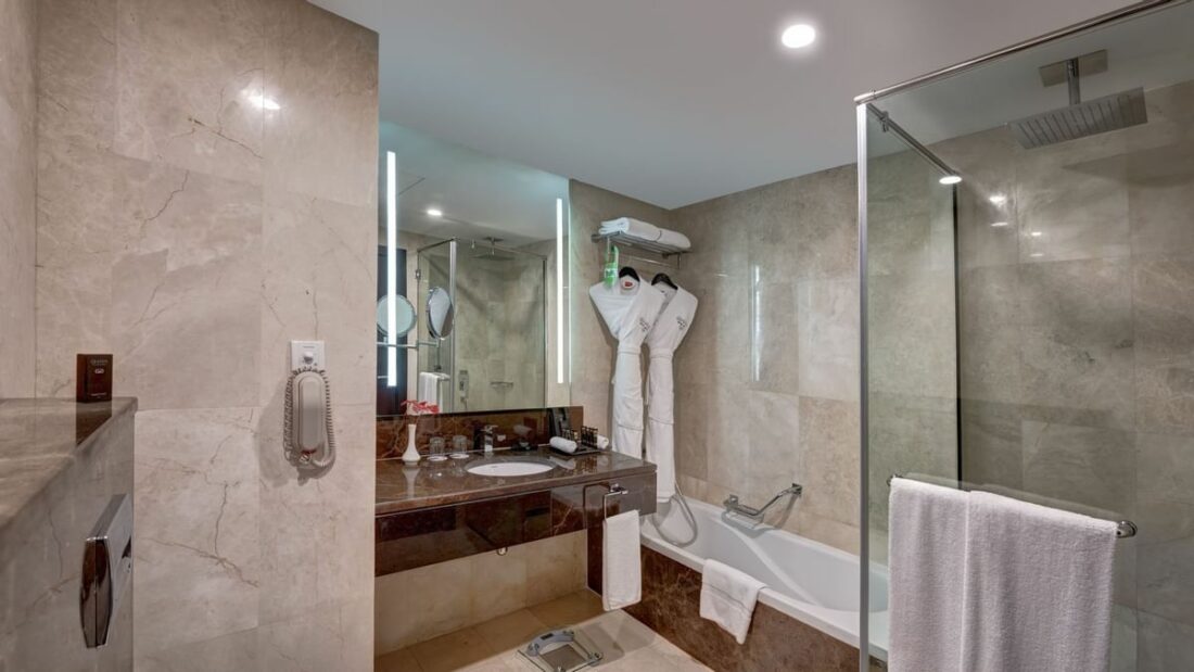 ghaya grand hotel deluxe twin bathroom 1 wide