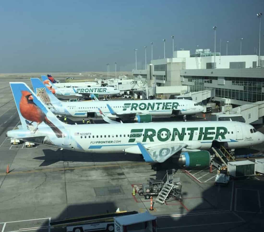 Frontier-Maschinen am Flughafen Denver