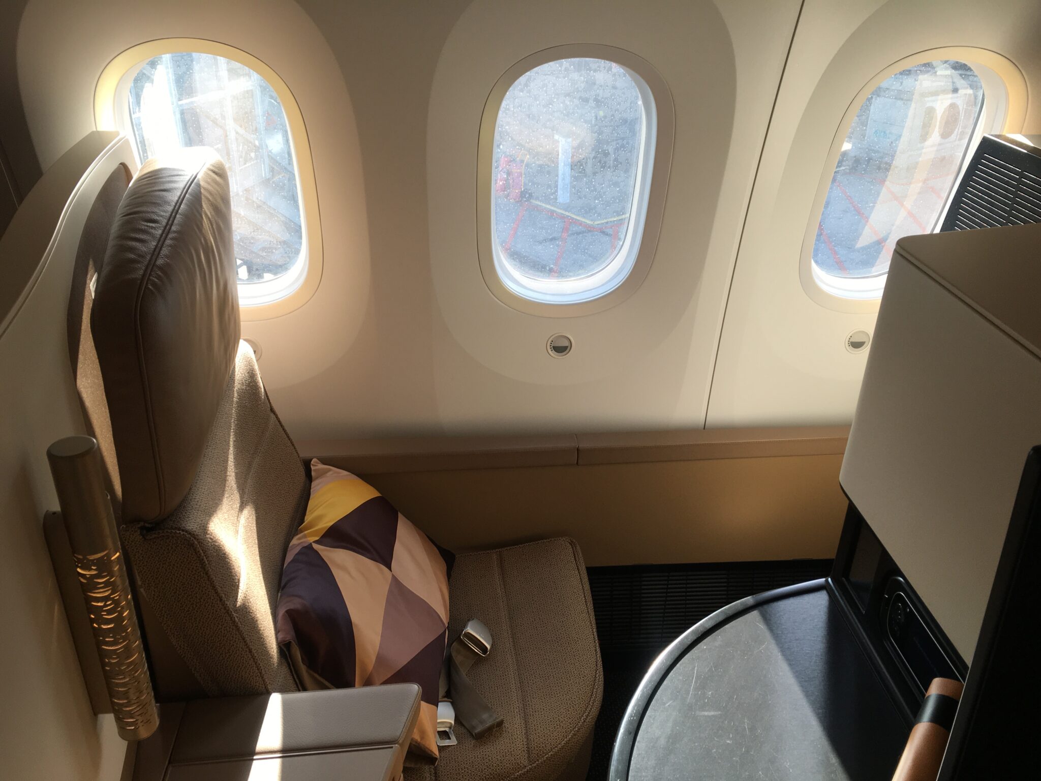 Review Etihad Business Studio In The Boeing 787 Travel Dealz review-etihad-business-studio-in-the-boeing-787-travel-dealz