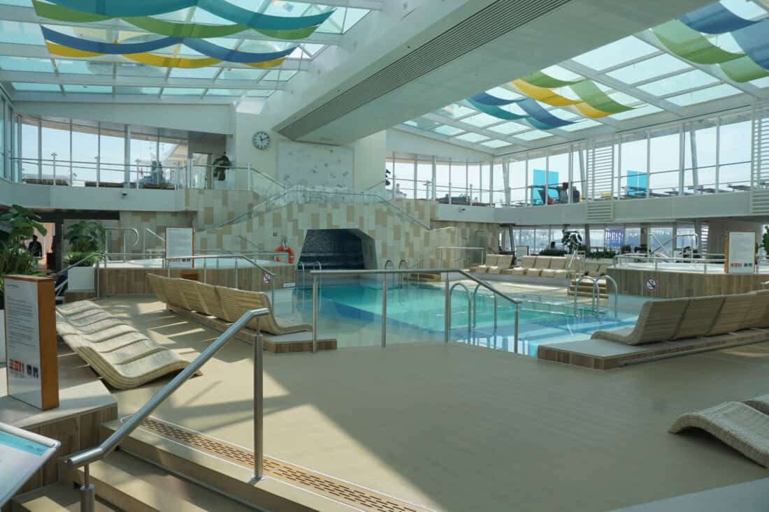 Mein Schiff 4 indoor pool