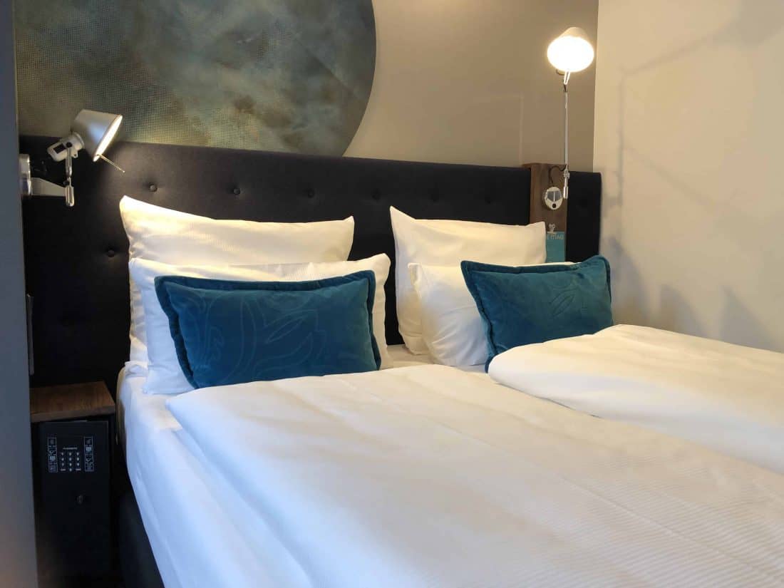 Motel One Nuernberg Plaerrer Zimmer Bett