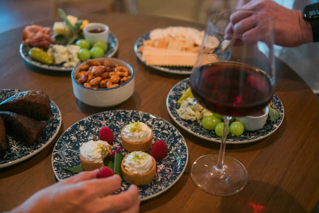 Outrigger Kona Lounge snacks