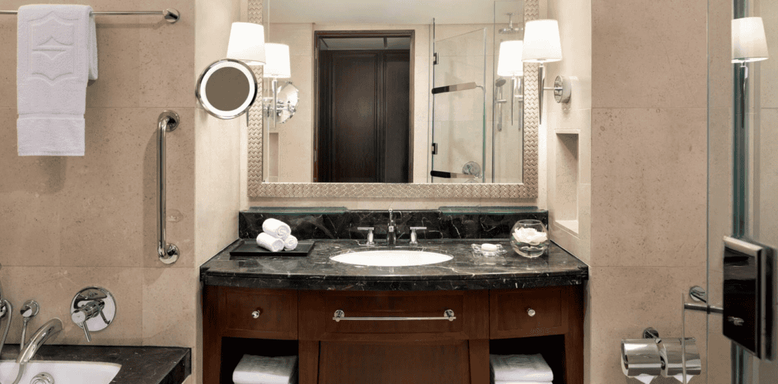 Shangri La Bangkok Deluxe River View Bathroom