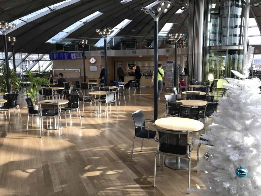 Bewertung Basel EuroAirport Skyview Lounge Obere Etage Haupt Sitz Bereich
