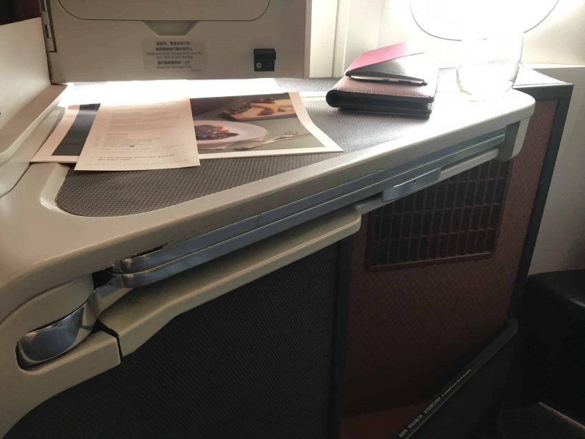Cathay Pacific Review FRA HKG C Sitz Tray Table